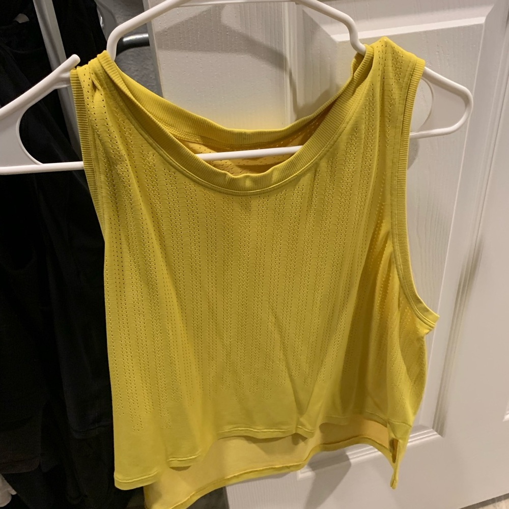 Lululemon crop muscle tee